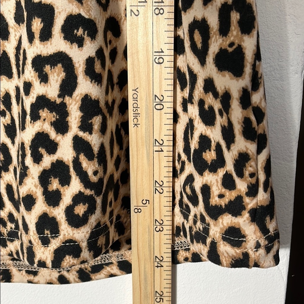 Tan Fitted Blouse with Leopard Print - Picture 5 of 6